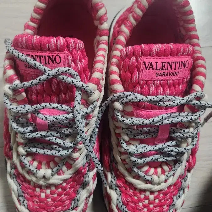 [BUNJANG] Valentino Garavani Crochet Sneakers Pink 36.5 / 발렌티노 가라바니 여성 크로쉐 스니커즈 핑크 36.5