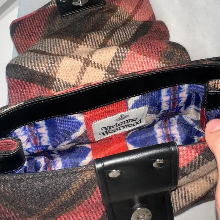 [BUNJANG] Vivienne Westwood Hazel Treasure Light Check Shoulder Bag / 비비안웨스트우드 헤이즐 트레저 라이트 체크 숄더백