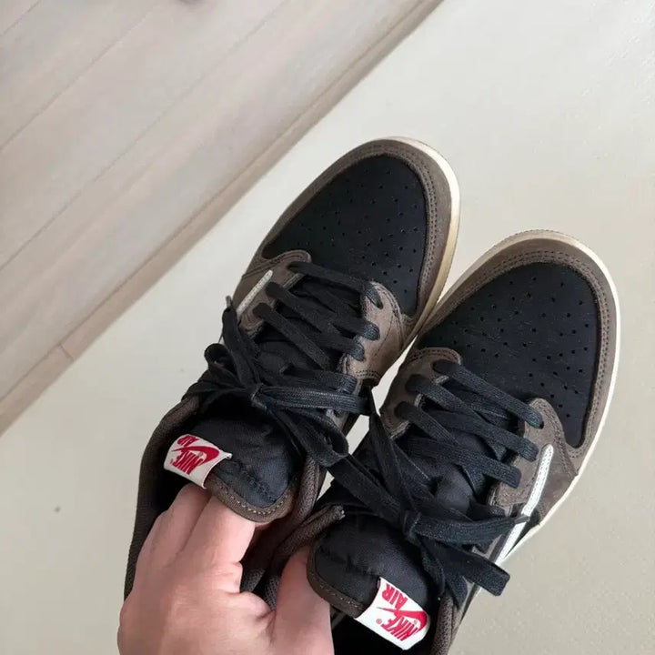 [BUNJANG] Air Jordan 1 Travis Scott OG 260 Full Package / 나이키 에어 조던1 트래비스 스캇 OG 260 풀박