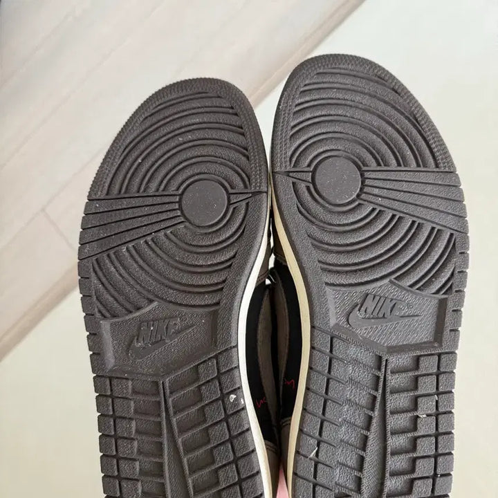 [BUNJANG] Air Jordan 1 Travis Scott OG 260 Full Package / 나이키 에어 조던1 트래비스 스캇 OG 260 풀박