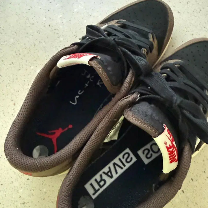 [BUNJANG] Air Jordan 1 Travis Scott OG 260 Full Package / 나이키 에어 조던1 트래비스 스캇 OG 260 풀박