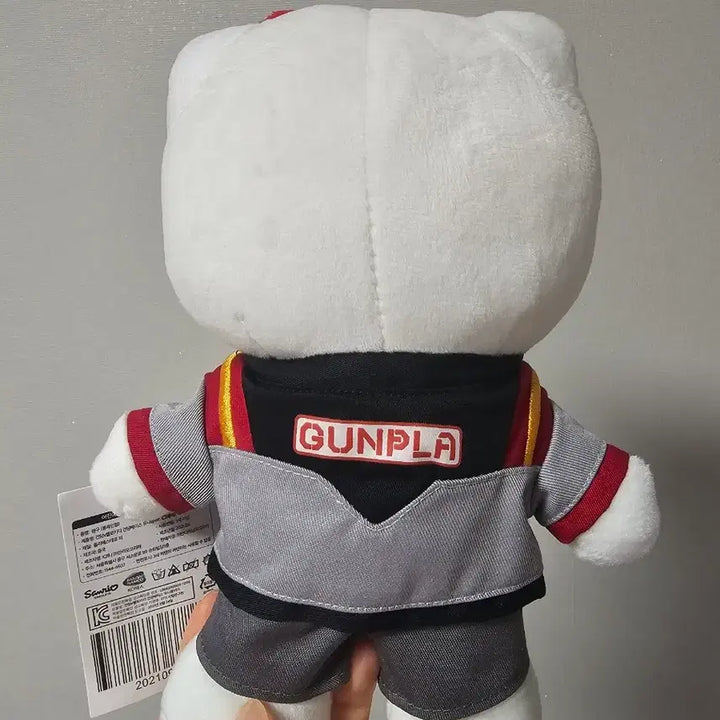 [BUNJANG] Sanrio Hello Kitty Gundam Collaboration Figure / 산리오 헬로키티 건담 콜라보 고전 키티 인형