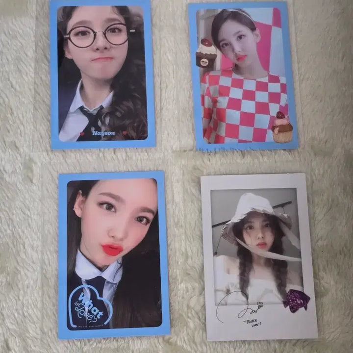 [BUNJANG] Twice Nayeon Photocard Set / 트와이스 교복나연 및 안경나연등 공식 앨범 포토카드 4장(twice)
