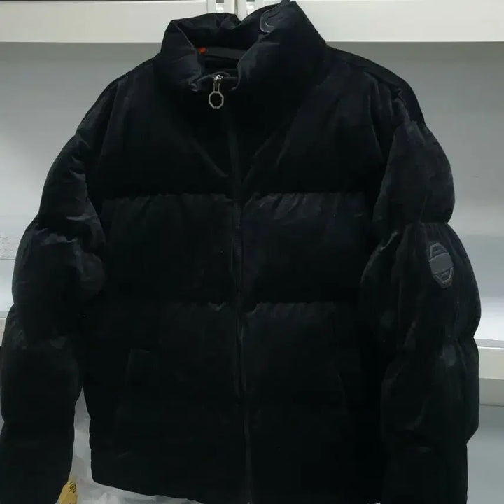 [BUNJANG] UFC Monogram Relaxed Fit Velour Goose Down Black Jacket (Size 105) / UFC 스포츠의 모노그램 릴렉스핏 벨로아 구스 다운 블랙 105사이즈