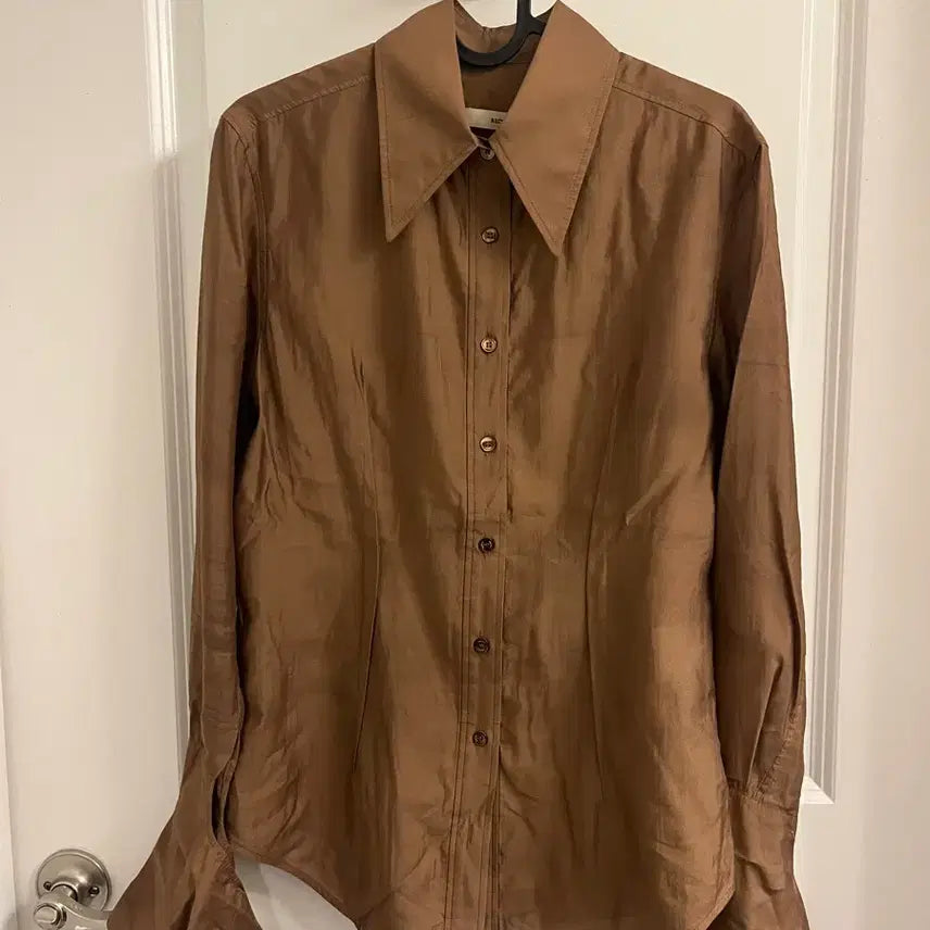 [BUNJANG] Recto Suzy Split Cuffs Shirt (Cocoa) / 렉토 수지 셔츠 Recto SPLIT CUFFS SHIRT (COCOA)