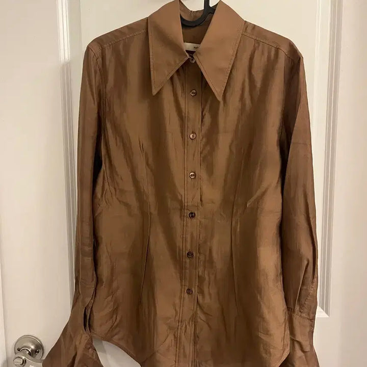 [BUNJANG] Recto Suzy Split Cuffs Shirt (Cocoa) / 렉토 수지 셔츠 Recto SPLIT CUFFS SHIRT (COCOA)