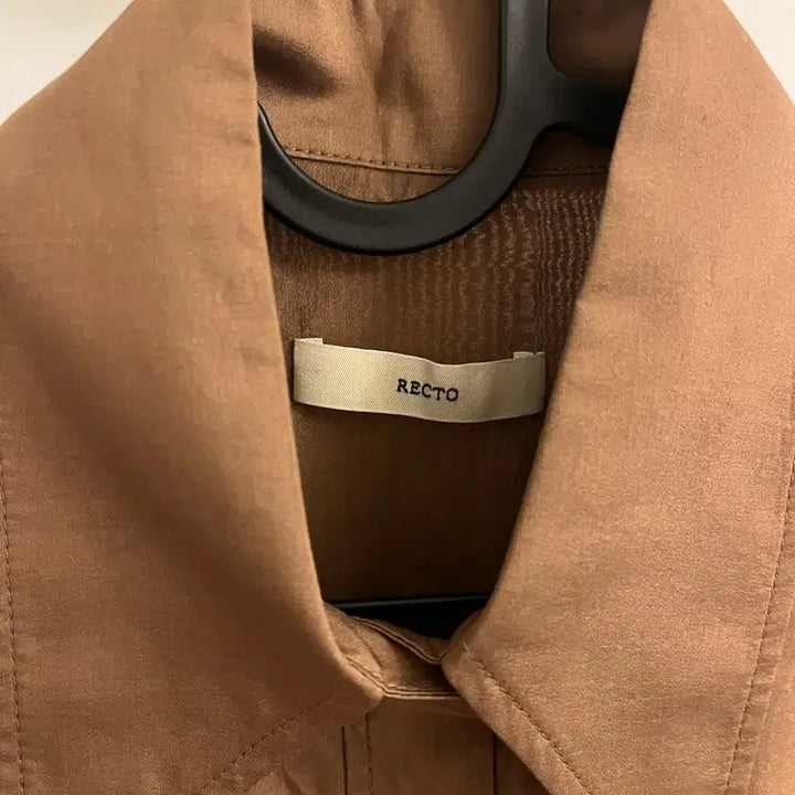 [BUNJANG] Recto Suzy Split Cuffs Shirt (Cocoa) / 렉토 수지 셔츠 Recto SPLIT CUFFS SHIRT (COCOA)