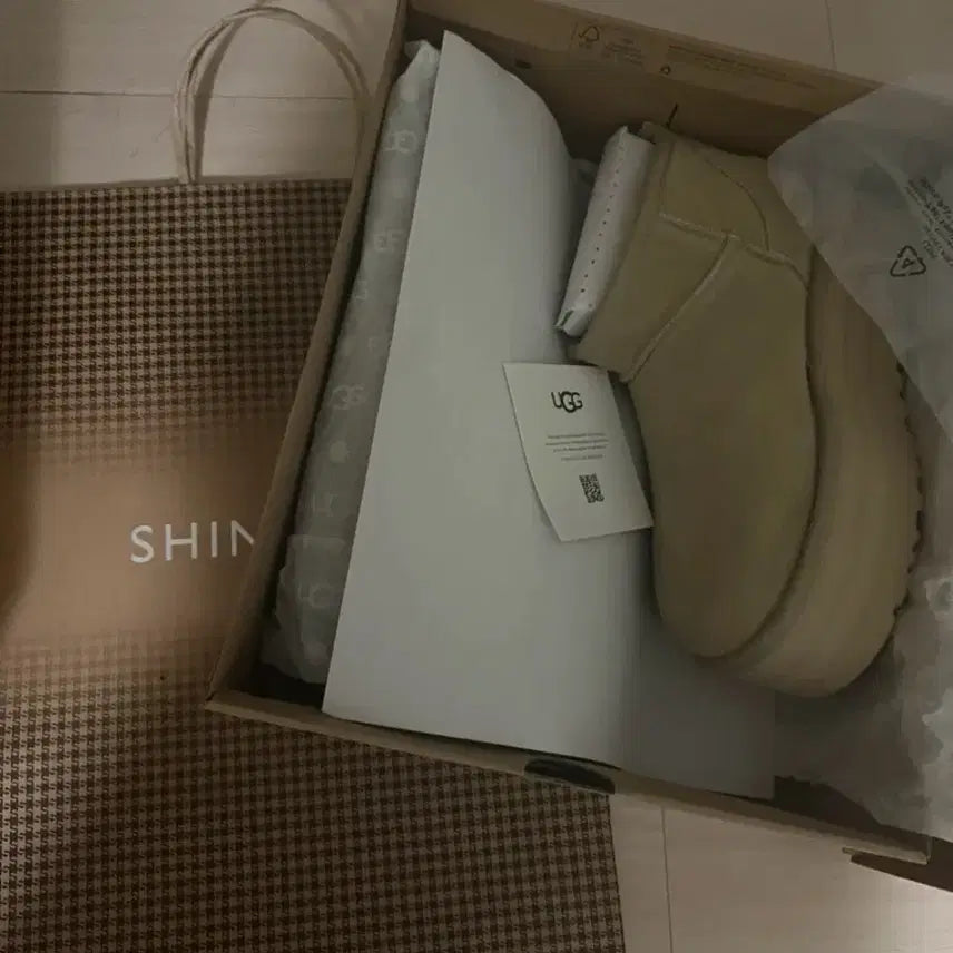 [BUNJANG] UGG Classic Ultra Mini Platform Boots US7 / 새상품) UGG 어그 클래식 울트라 미니 플랫폼 240 US7 MDSD