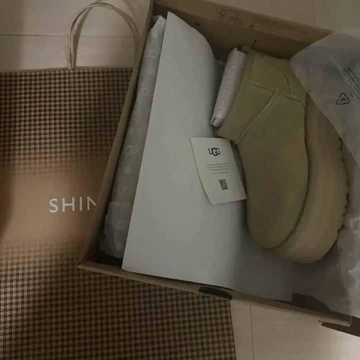 [BUNJANG] UGG Classic Ultra Mini Platform Boots US7 / 새상품) UGG 어그 클래식 울트라 미니 플랫폼 240 US7 MDSD