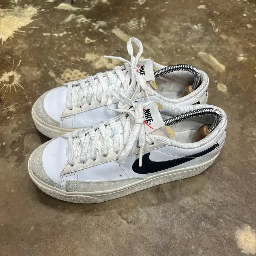 [BUNJANG] Nike Blazer Low White Black Sneakers / 235) 나이키 블레이저 로우 흰검 스니커