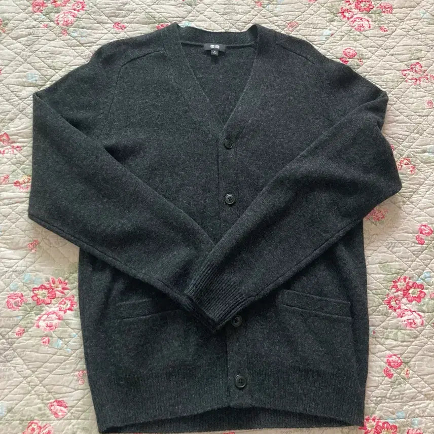 [BUNJANG] Uniqlo Pure New Wool Cardigan Dark Gray M / 유니클로 퓨어 뉴 울 가디건 다크그레이 M