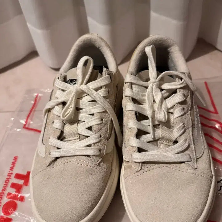 [BUNJANG] Vans Old Skool Ivory Sneakers / Vans Old Skool 아이보리 스니커즈 225