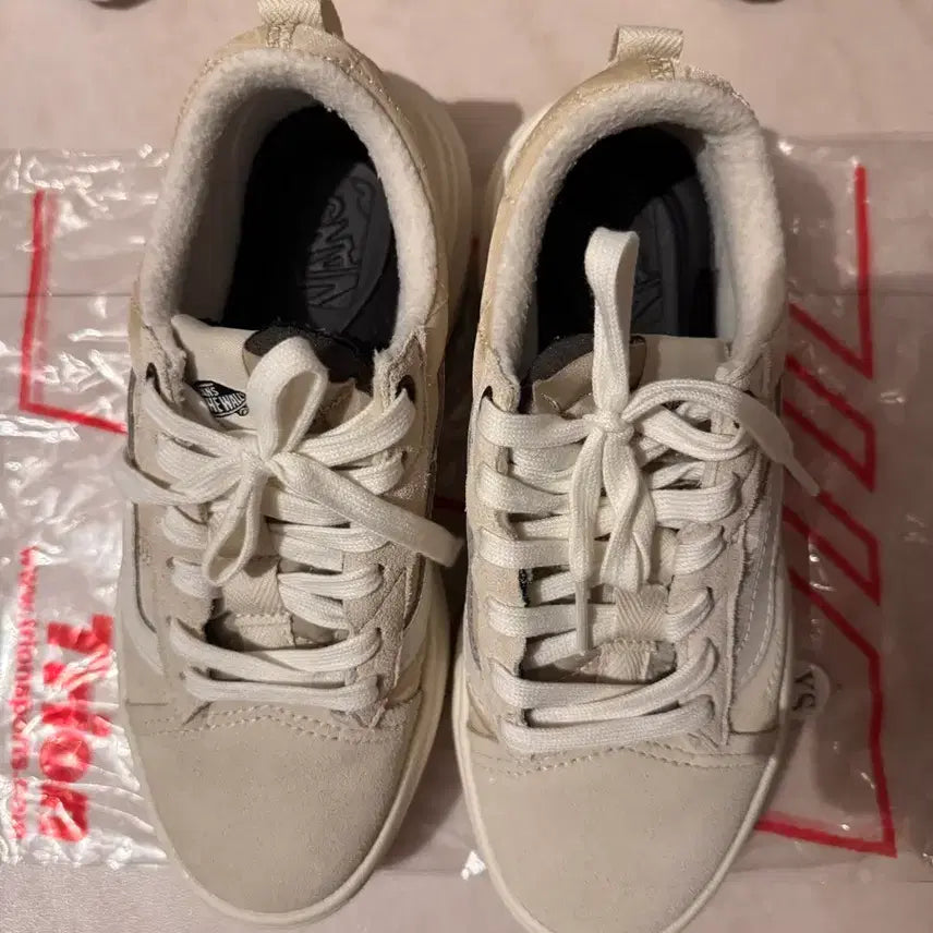 [BUNJANG] Vans Old Skool Ivory Sneakers / Vans Old Skool 아이보리 스니커즈 225