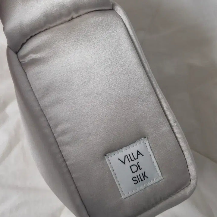 [BUNJANG] Villa de Silk Silver Padded Tote Bag / 빌라드실크 실버 패딩 토트백
