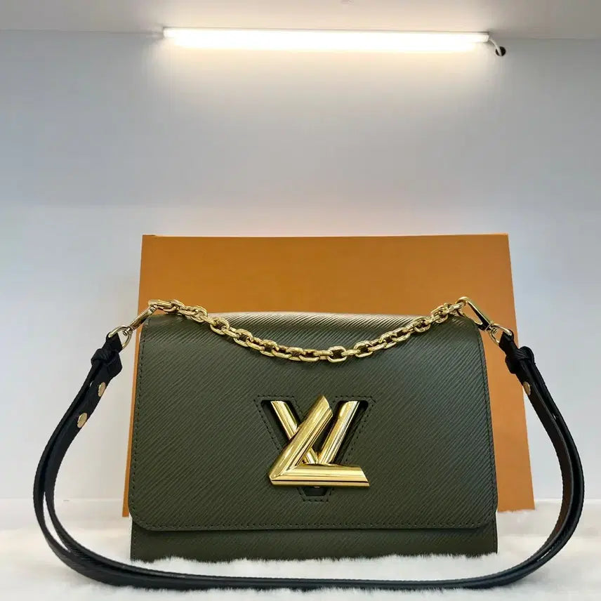 [BUNJANG] Louis Vuitton Twist MM Chain Shoulder Bag Epi Quartz Khaki Gold M53597 / 루이비통 트위스트 MM 체인 숄더백 에피 쿼츠 카키 금장 M53597