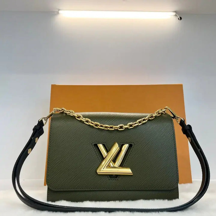 [BUNJANG] Louis Vuitton Twist MM Chain Shoulder Bag Epi Quartz Khaki Gold M53597 / 루이비통 트위스트 MM 체인 숄더백 에피 쿼츠 카키 금장 M53597