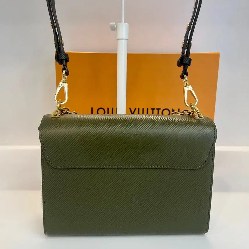 [BUNJANG] Louis Vuitton Twist MM Chain Shoulder Bag Epi Quartz Khaki Gold M53597 / 루이비통 트위스트 MM 체인 숄더백 에피 쿼츠 카키 금장 M53597