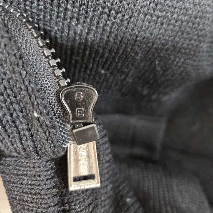 [SOLD OUT] (정품)Dsquared2 블랙 털 안감 후드 패딩