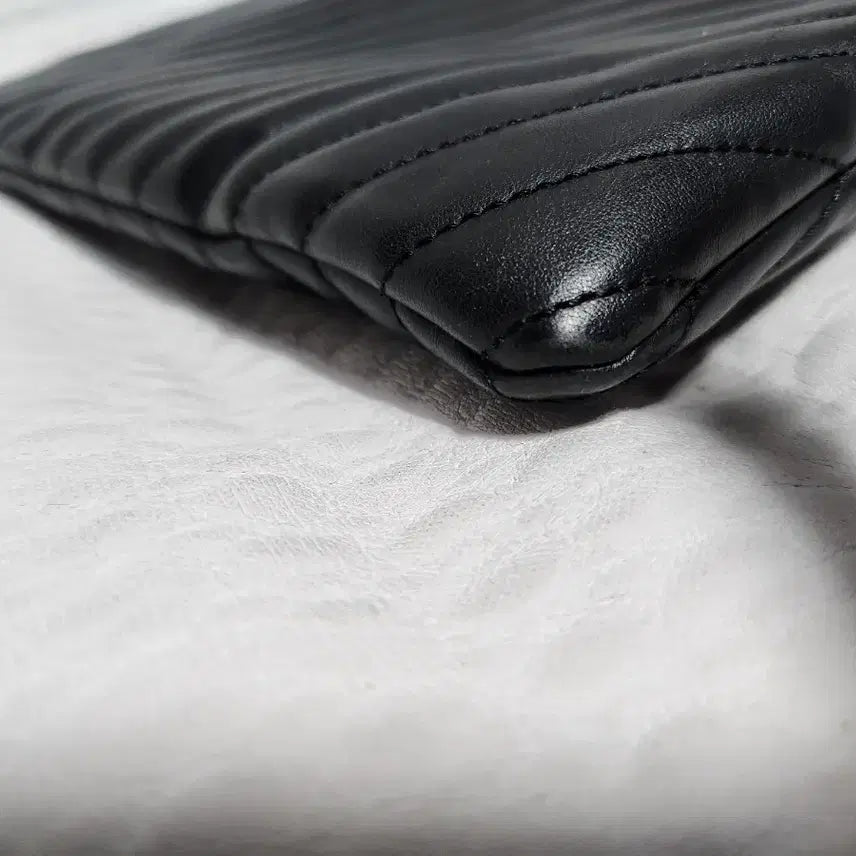 [BUNJANG] Yves Saint Laurent Matelasse Black Clutch Bag / 입생로랑 마틀라세 블랙 클러치 백