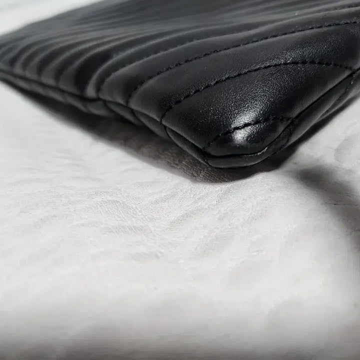 [BUNJANG] Yves Saint Laurent Matelasse Black Clutch Bag / 입생로랑 마틀라세 블랙 클러치 백