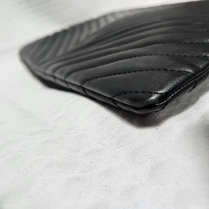 [BUNJANG] Yves Saint Laurent Matelasse Black Clutch Bag / 입생로랑 마틀라세 블랙 클러치 백