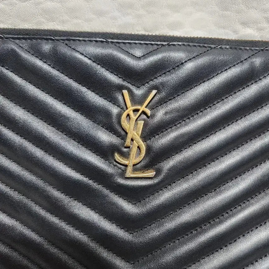 [BUNJANG] Yves Saint Laurent Matelasse Black Clutch Bag / 입생로랑 마틀라세 블랙 클러치 백