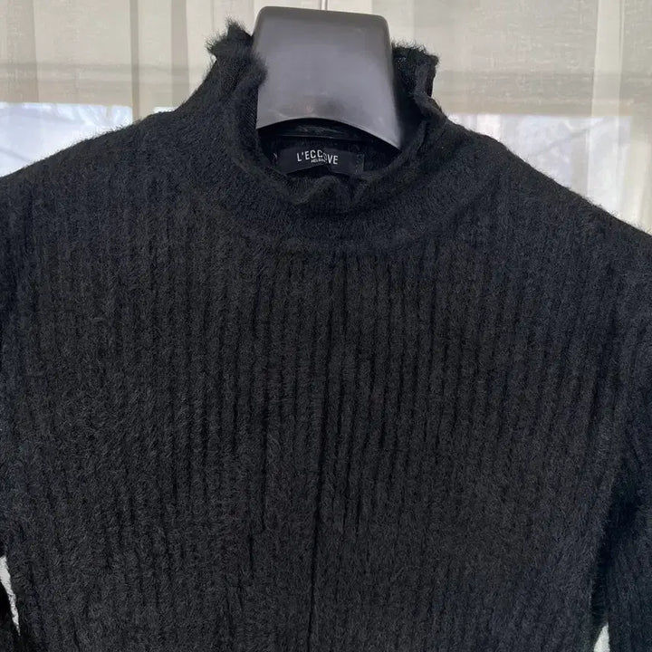 [BUNJANG] Recove Wing Yarn Shirred Mock Neck Knit Top / 레코브 날개사 셔링 반목폴라 free