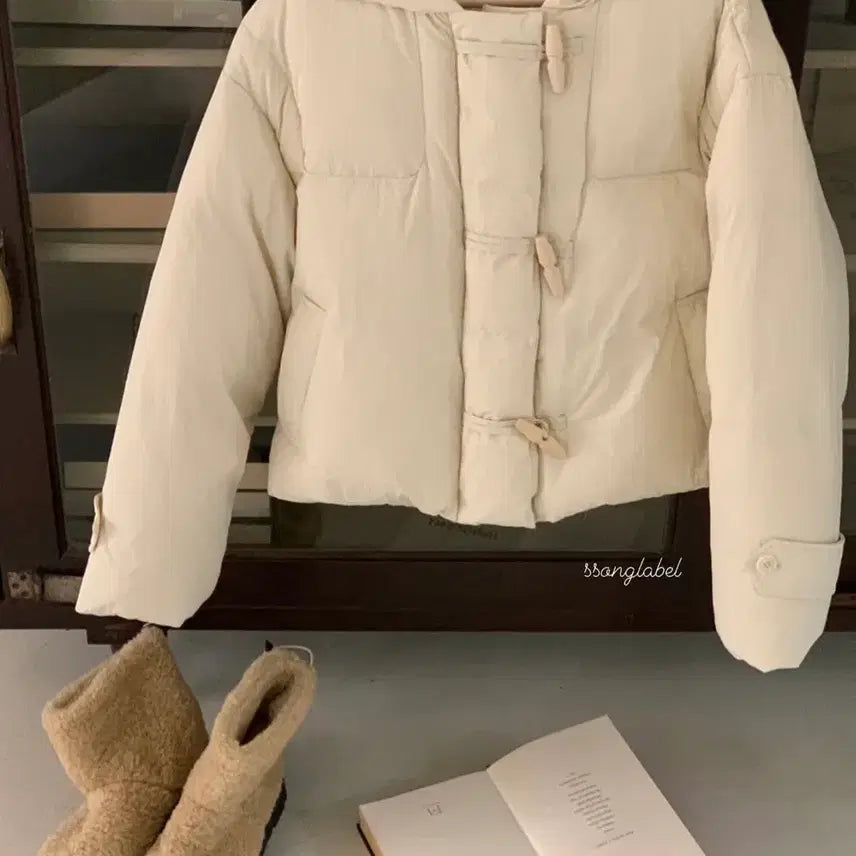 [BUNJANG] Song Label Ivory Duffle Hooded Padded Jumper / 새상품) 쏭라벨 아이보리 떡볶이 후드 패딩 점퍼