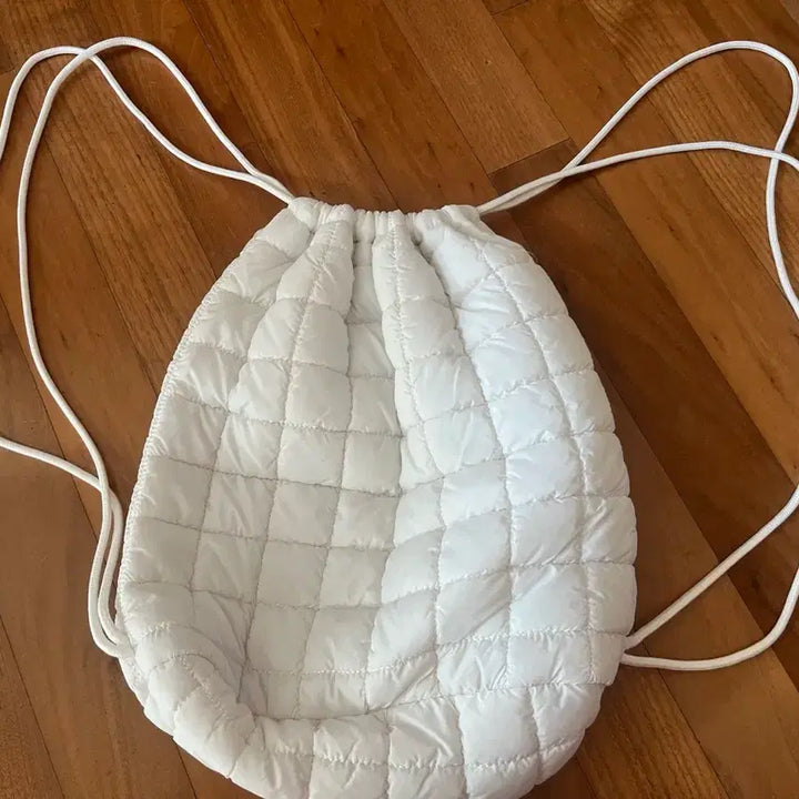 [BUNJANG] Ivory Padded Backpack / 겨울 패딩 백팩 가방 베낭 폭닥 귀여운 아방