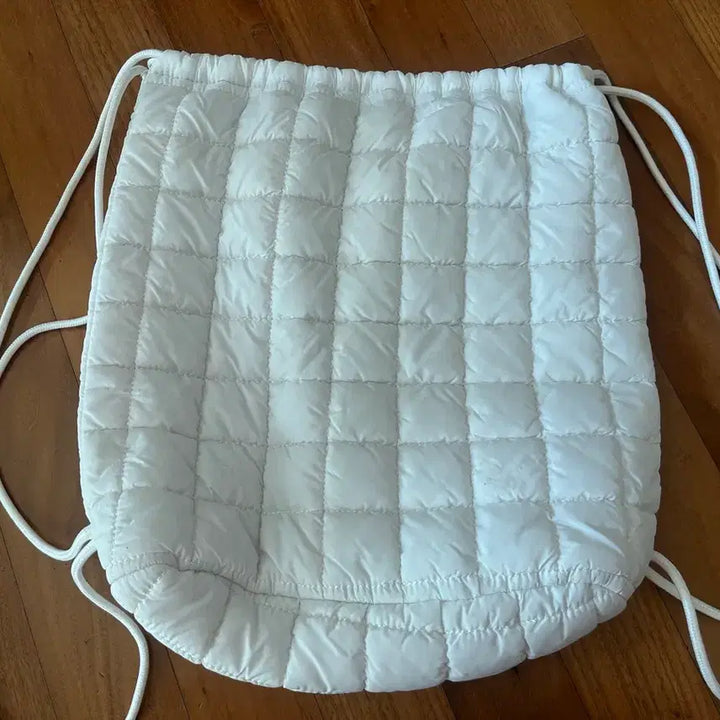 [BUNJANG] Ivory Padded Backpack / 겨울 패딩 백팩 가방 베낭 폭닥 귀여운 아방