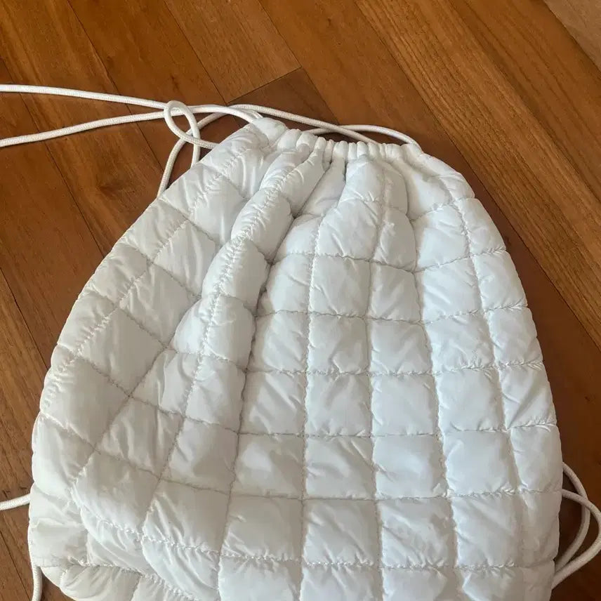 [BUNJANG] Ivory Padded Backpack / 겨울 패딩 백팩 가방 베낭 폭닥 귀여운 아방