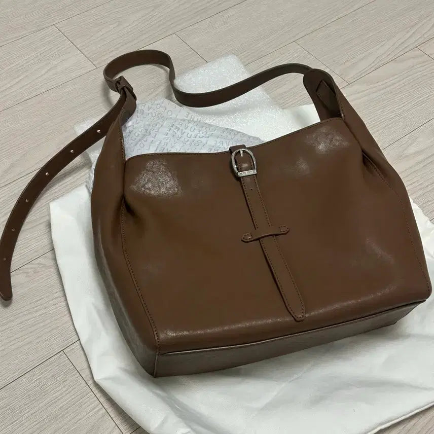 [BUNJANG] Loeuvre Marianne Small Shoulder Bag - Hazel Brown / 루에브르 marianne 숄더백 스몰 헤이즐 브라운