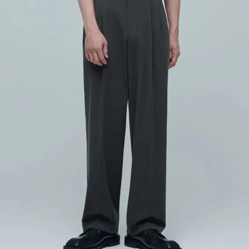 [BUNJANG] Musinsa Standard Two-Tuck Wide Slacks (31) - Bundle Set / 무탠다드 투턱 와이드 슬랙스 31사이즈 2종