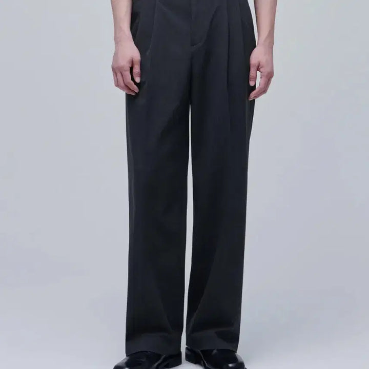 [BUNJANG] Musinsa Standard Two-Tuck Wide Slacks (31) - Bundle Set / 무탠다드 투턱 와이드 슬랙스 31사이즈 2종