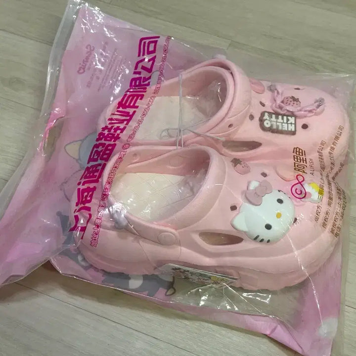 [BUNJANG] Hello Kitty Pink Sandals 230mm / 헬로키티 핑크 샌들 슬리퍼 230mm