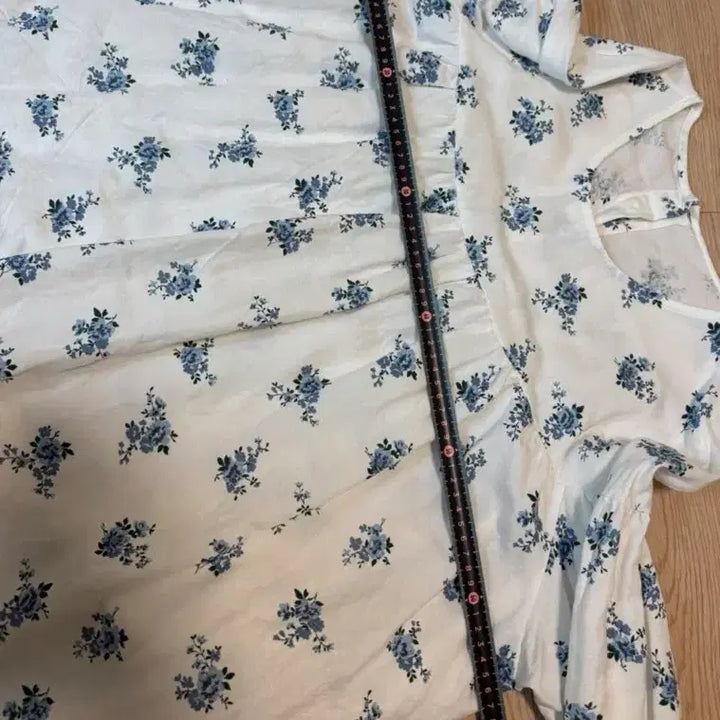 [BUNJANG] Designer Linen Floral Blouse / 새상품 린넨 여리여리한 플라워 디자이너 블라우스 티 667788 사이즈