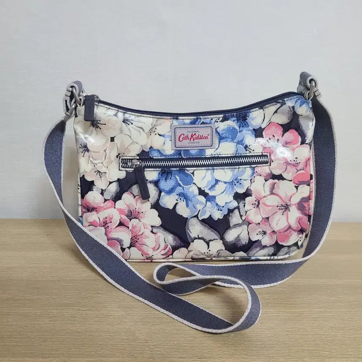 [BUNJANG] Cath Kidston Floral Crossbody Bag / 캐스키드슨 크로스백