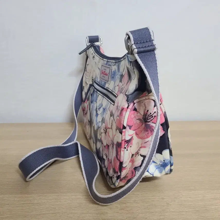 [BUNJANG] Cath Kidston Floral Crossbody Bag / 캐스키드슨 크로스백
