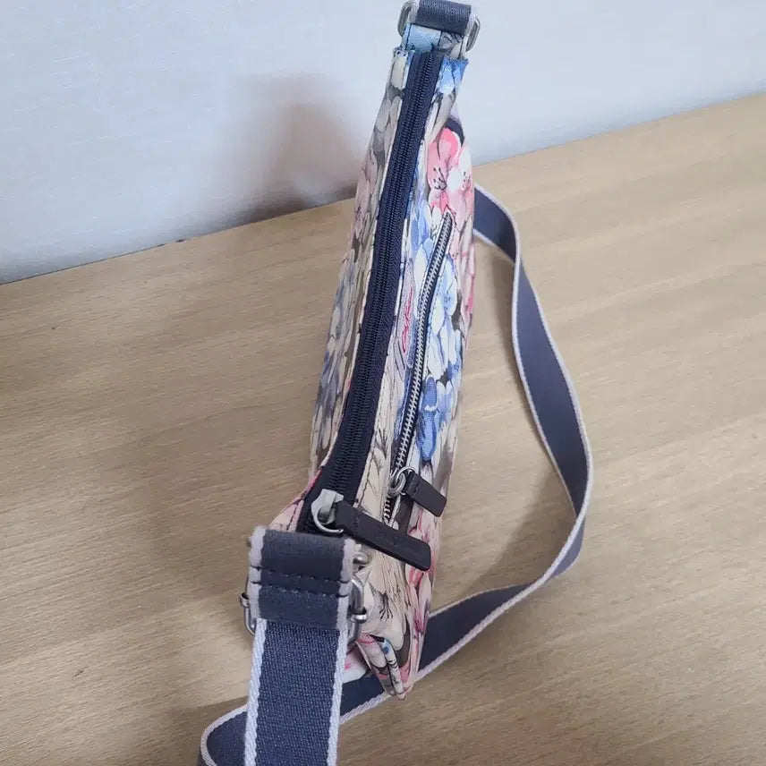 [BUNJANG] Cath Kidston Floral Crossbody Bag / 캐스키드슨 크로스백