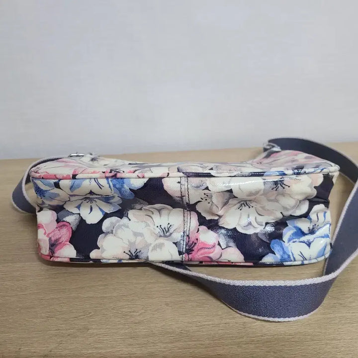 [BUNJANG] Cath Kidston Floral Crossbody Bag / 캐스키드슨 크로스백