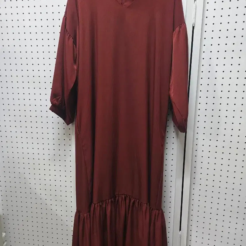 [BUNJANG] Style Lounge V-Neck Pleated Long Dress Burgundy / 000808)스타일라운지 브이넥 플리츠 롱 원피스 버건디