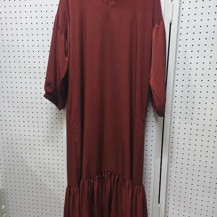 [BUNJANG] Style Lounge V-Neck Pleated Long Dress Burgundy / 000808)스타일라운지 브이넥 플리츠 롱 원피스 버건디