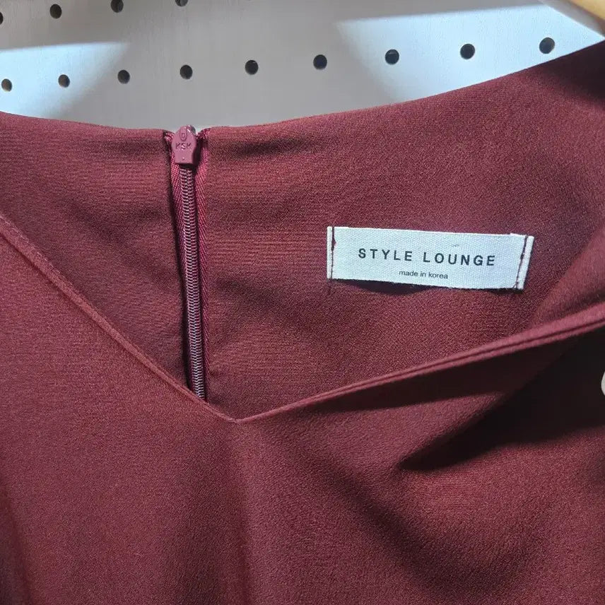 [BUNJANG] Style Lounge V-Neck Pleated Long Dress Burgundy / 000808)스타일라운지 브이넥 플리츠 롱 원피스 버건디