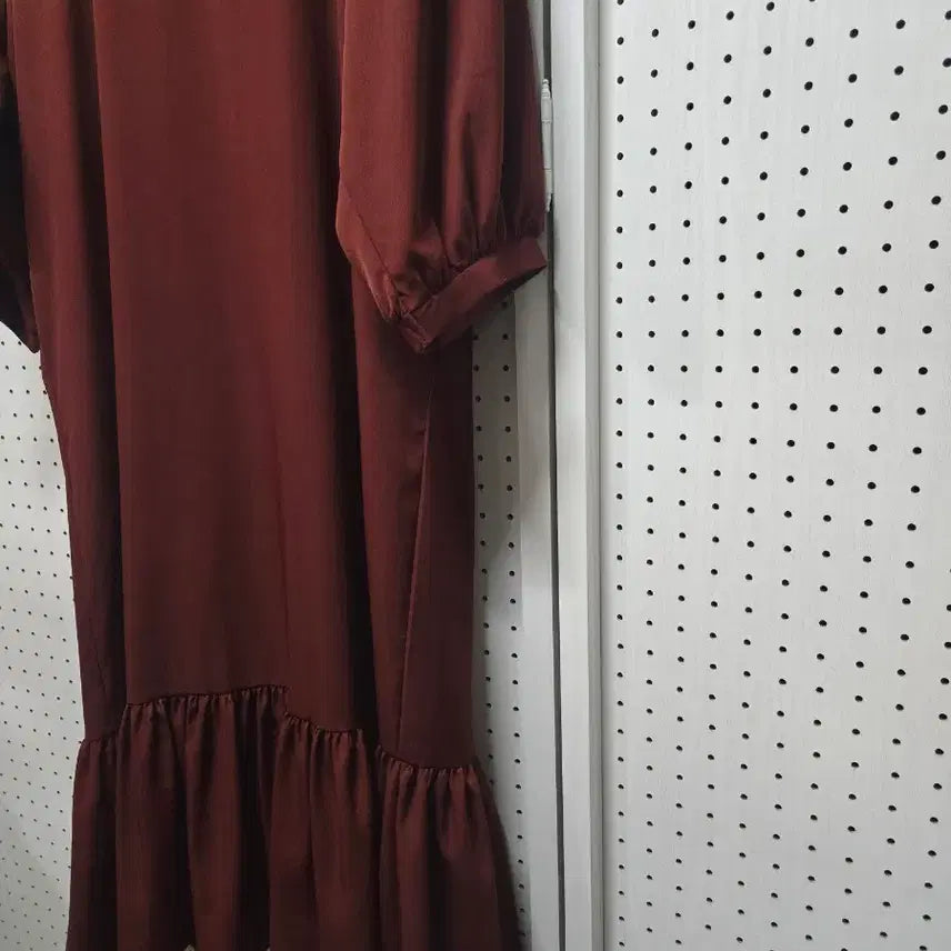 [BUNJANG] Style Lounge V-Neck Pleated Long Dress Burgundy / 000808)스타일라운지 브이넥 플리츠 롱 원피스 버건디