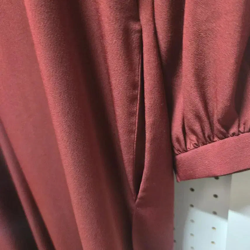 [BUNJANG] Style Lounge V-Neck Pleated Long Dress Burgundy / 000808)스타일라운지 브이넥 플리츠 롱 원피스 버건디