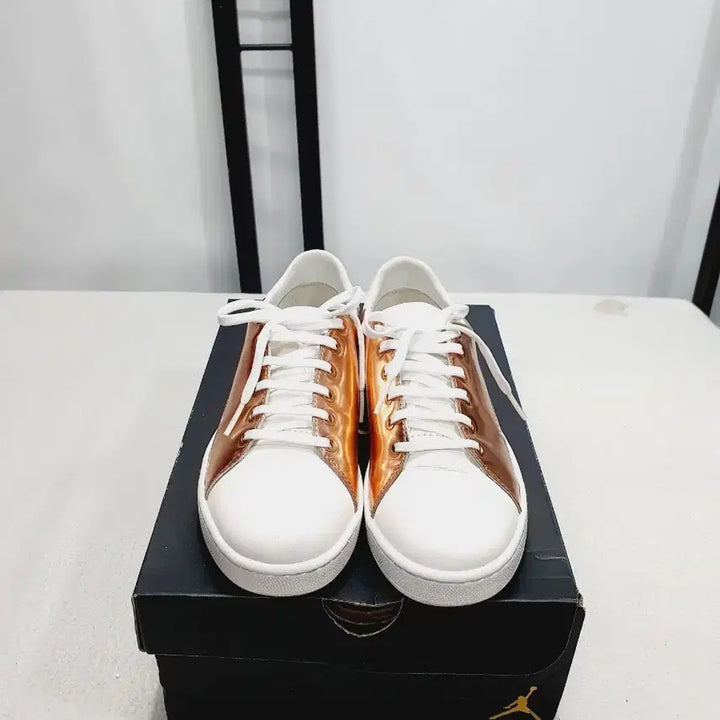[BUNJANG] Emporio Armani Sneakers (230-235mm) / 엠포리오 아르마니 스니커즈 230~235