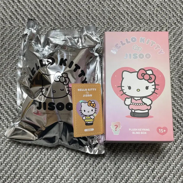 [BUNJANG] Blackpink Jisoo Hello Kitty Collaboration Keyring / 몬치치 헬로키티x지수 콜라보 키티 세트
