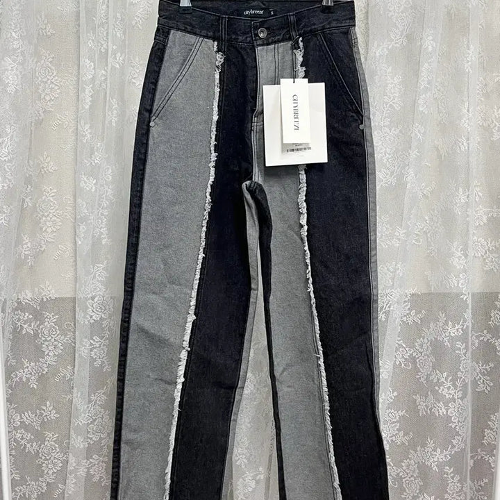 [SOLD OUT] S) 새상품 시티브리즈 컷팅 배색 와이드 데님팬츠 블랙