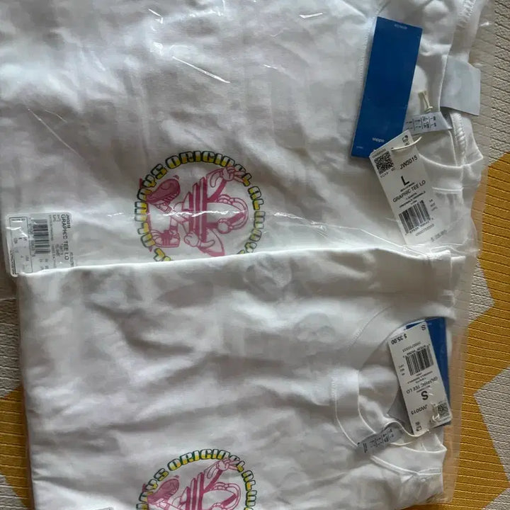 [BUNJANG] Adidas White Graphic Short Sleeve T-shirt / 아디다스 화이트 그래픽 반팔 티셔츠