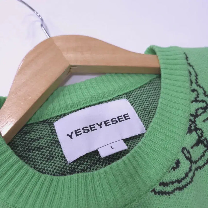 [BUNJANG] YESEYESEE Unisex Logo Knit - L / 예스아이씨) YESEYESEE 공용 로고 니트 -L